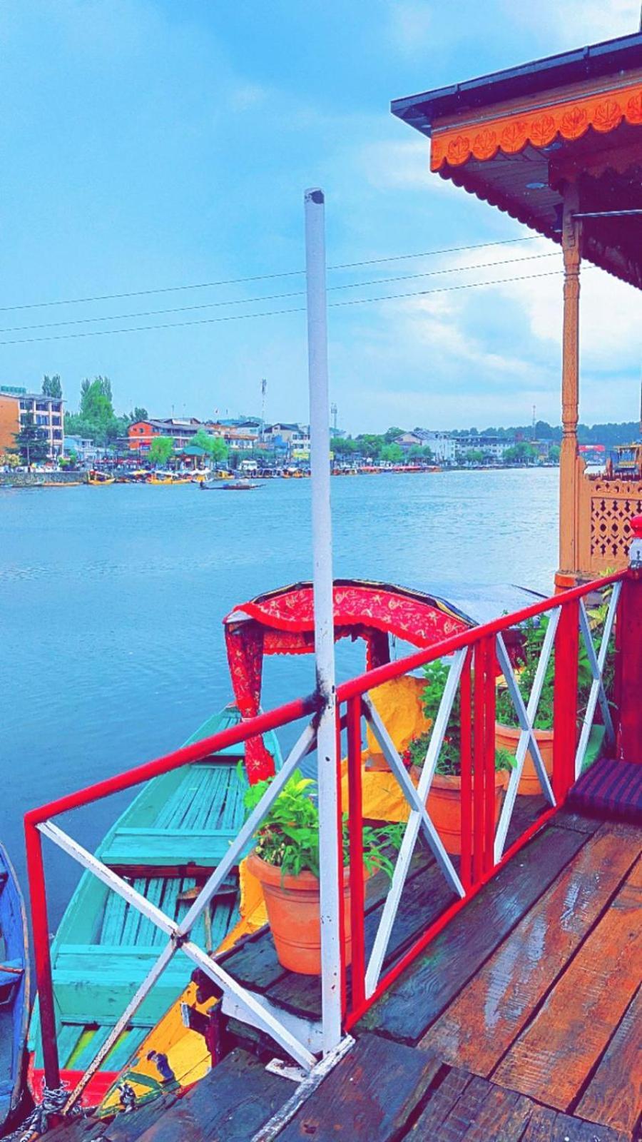 Hotel Crown Of India Group Of Houseboats Srīnagar Esterno foto