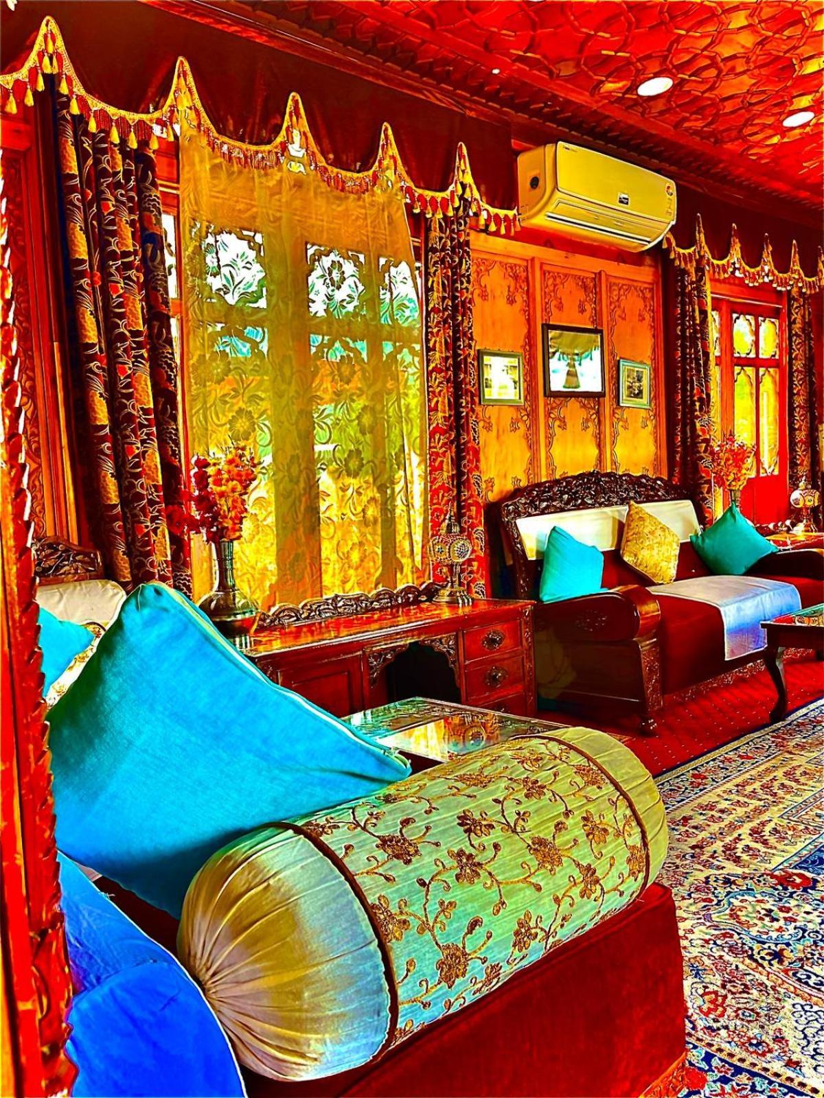 Hotel Crown Of India Group Of Houseboats Srīnagar Esterno foto