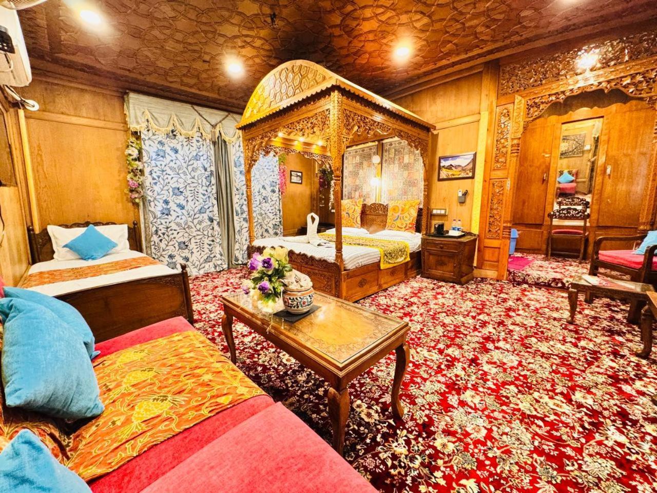 Hotel Crown Of India Group Of Houseboats Srīnagar Esterno foto