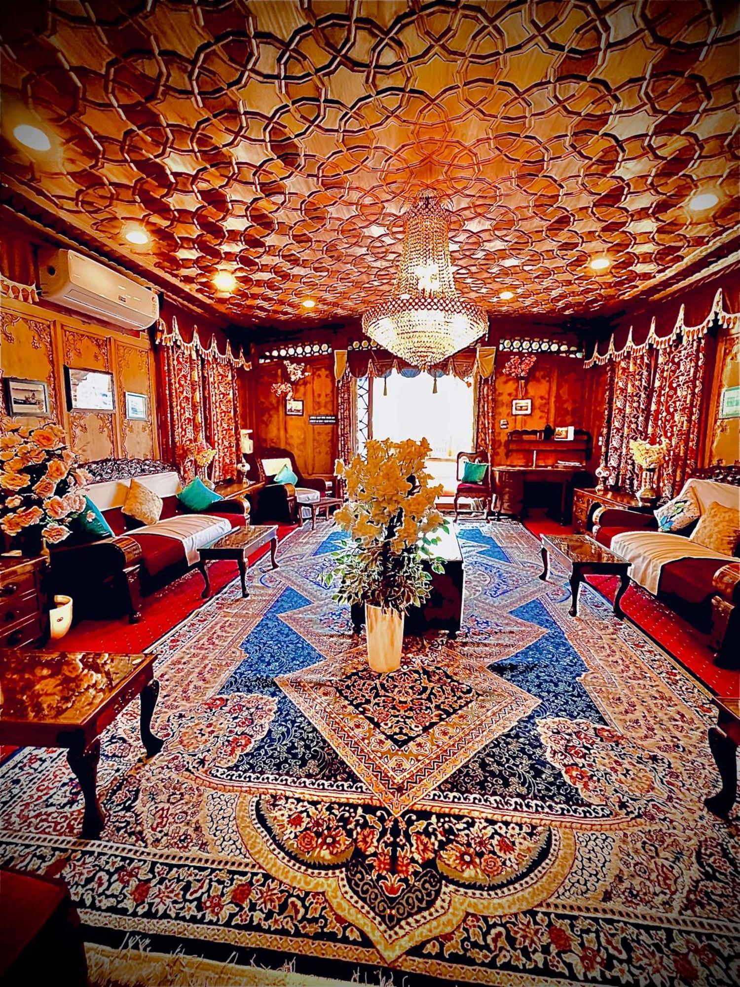Hotel Crown Of India Group Of Houseboats Srīnagar Esterno foto